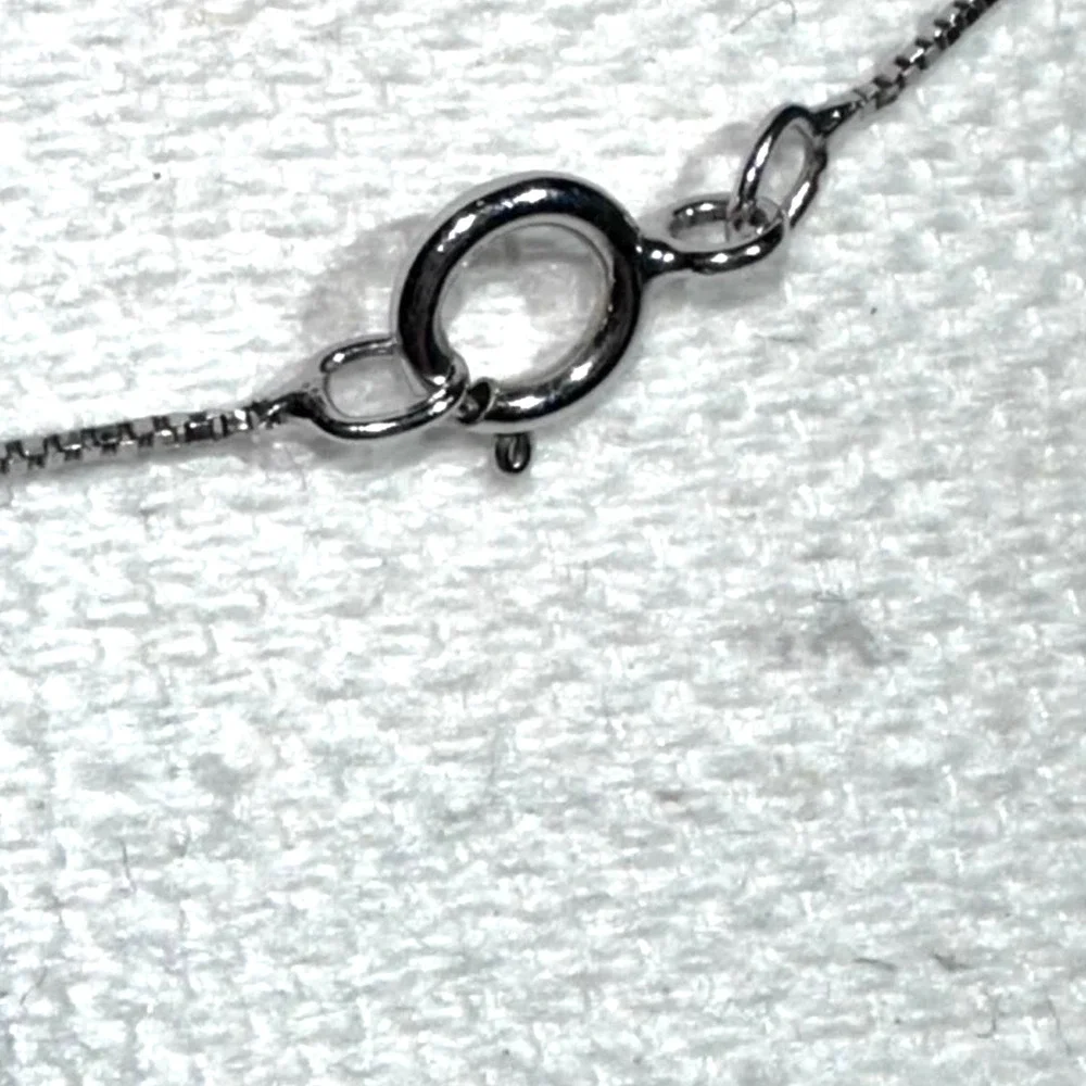 RL - Sterling Silver and CZ Heart pendent on silver chain - Picture 5 of 7